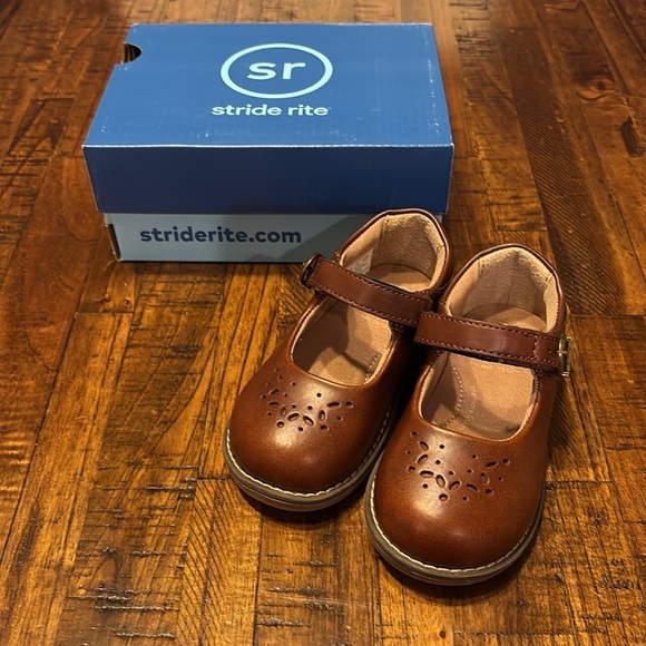 Stride Rite Mary Jane Shoes - 6.5W - Picture 11 of 13